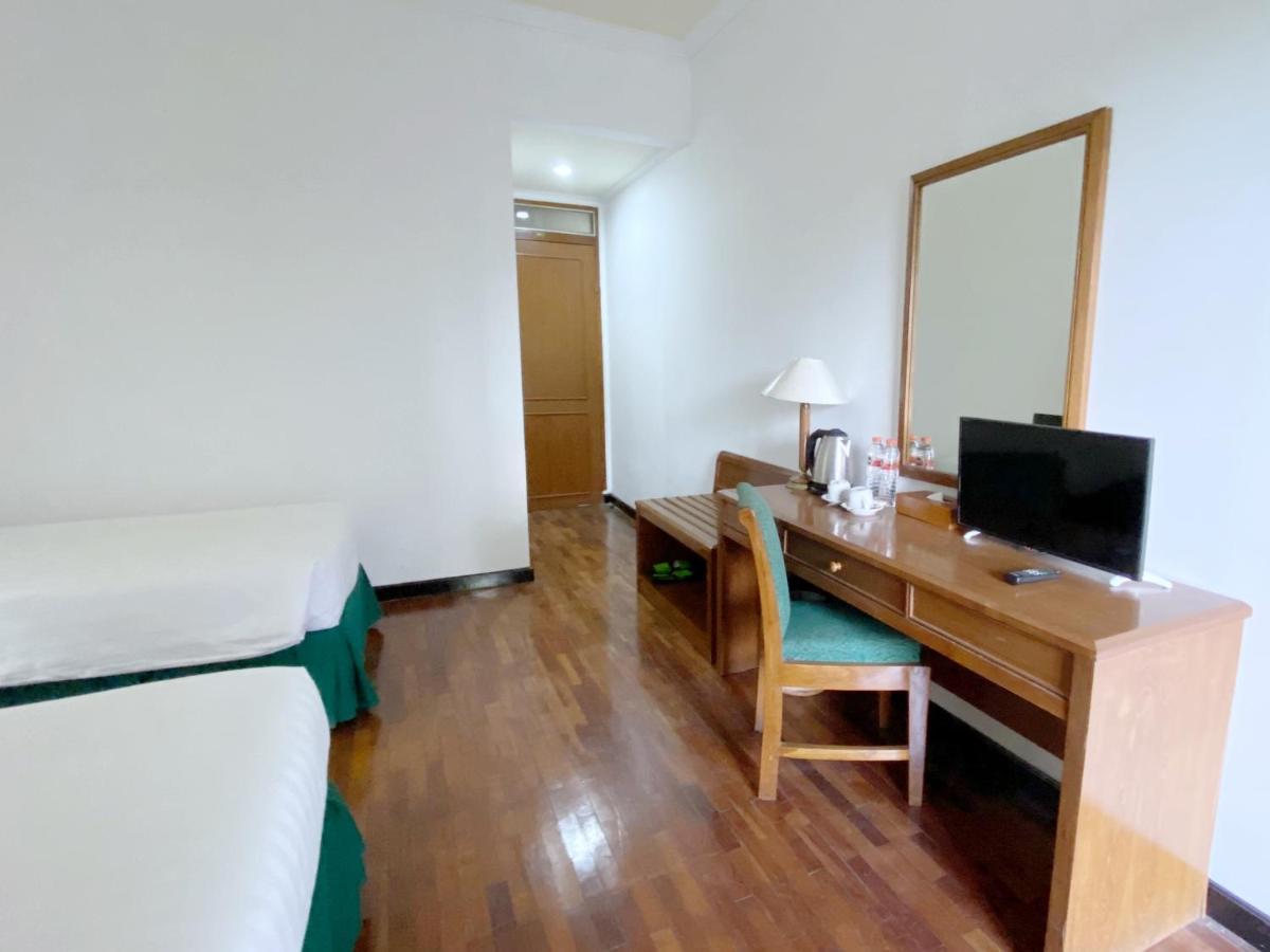 Grand Whiz Hotel Бромо Экстерьер фото