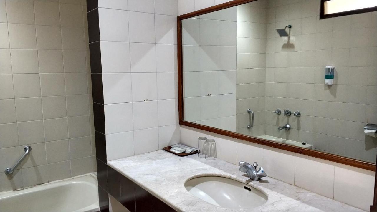 Grand Whiz Hotel Бромо Экстерьер фото